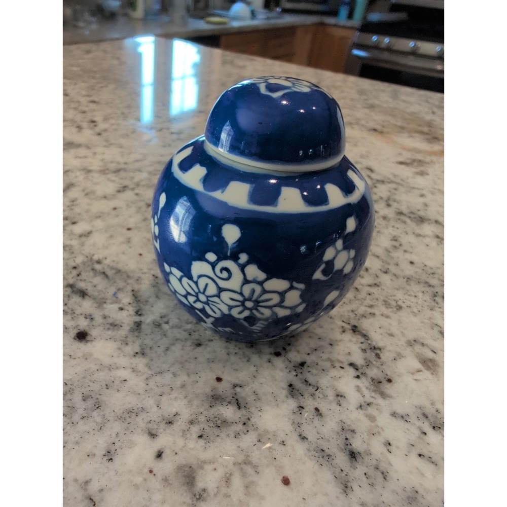 VTG‎ Handpainted MINI CHINESE BLUE WHITE GINGER JAR w/ Lid 2.5" Tall FLORAL EUC